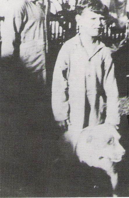 Maurice Carver en 1927 con tan solo 11 aos de edad y con un APBT.