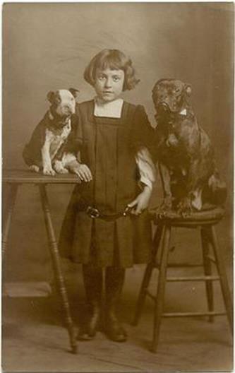 http://www.haynespitbulls.com/images/girlwithtwodogs1910.jpg