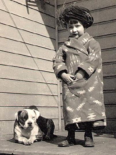 http://www.haynespitbulls.com/images/VintageGirlDog1920.jpg